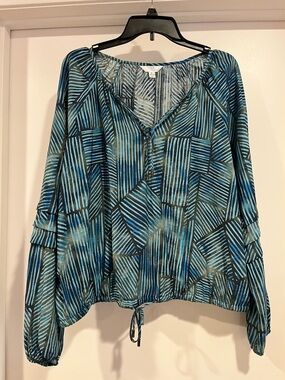 Time and Tru Blue & Black Geometric Drawstring Hem Blouse